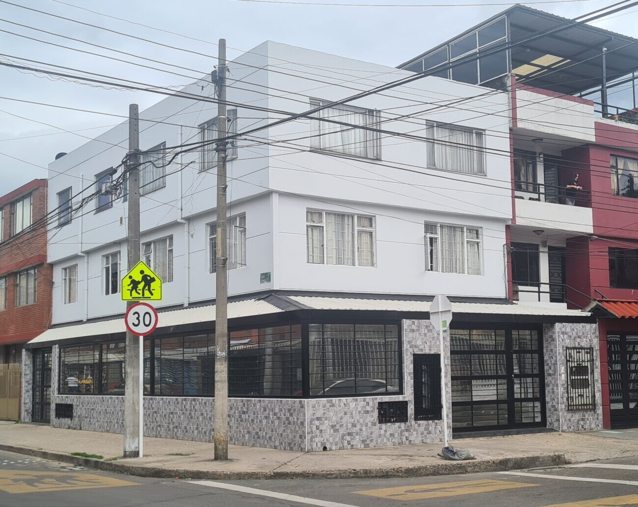 Casa con fachada sin remodelar